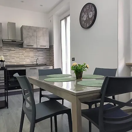 Giuly's Modern House نيتّونو