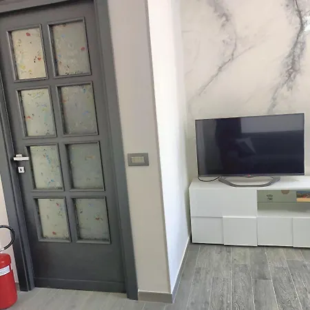 Giuly's Modern House Apartment *